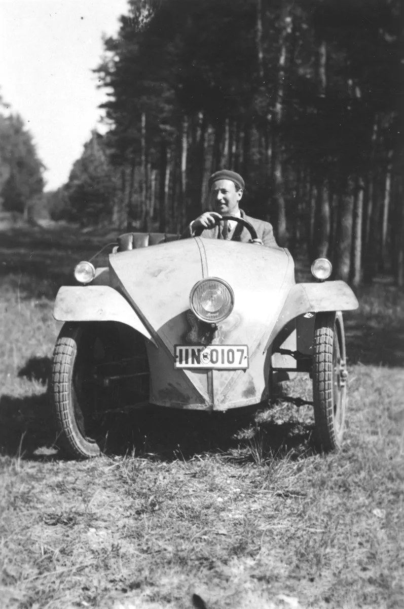 Josef Ganz test-driving the Ardie-Ganz prototype, 1930